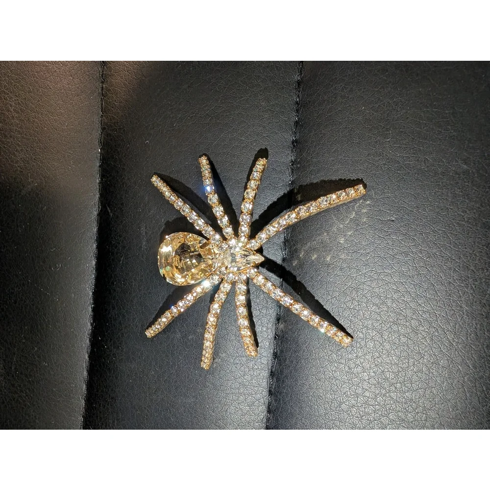 Gold tone Rhinestone Spider Brooch 2.5”x 2.25" Excellent Condition - Picture 2 of 5